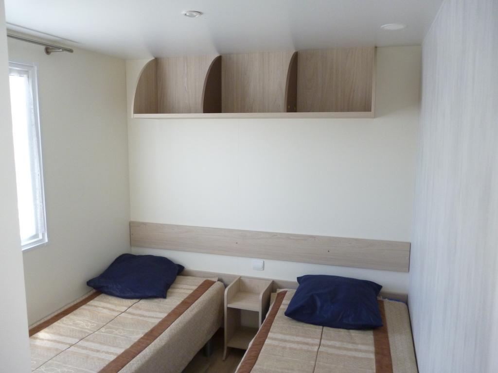 Auberge Des Etangs Roussent 객실 사진